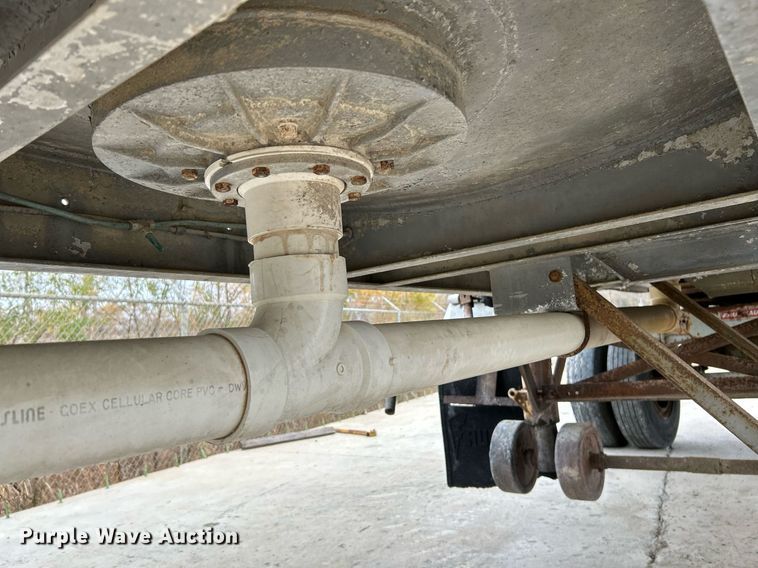 image for item NR9417 1967 Fruehauf TAG-F2-E-DF  tank trailer