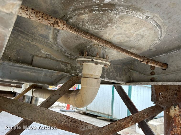 image for item NR9417 1967 Fruehauf TAG-F2-E-DF  tank trailer