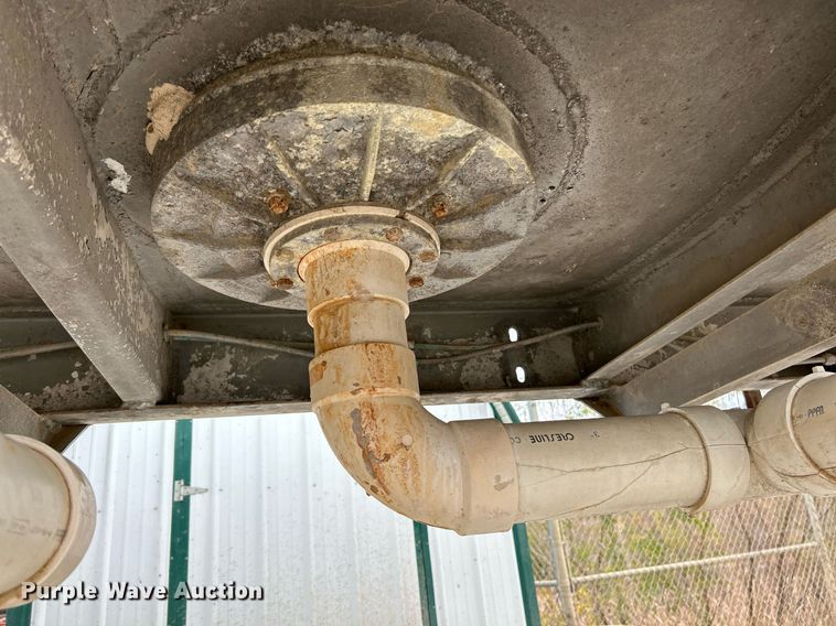 image for item NR9417 1967 Fruehauf TAG-F2-E-DF  tank trailer