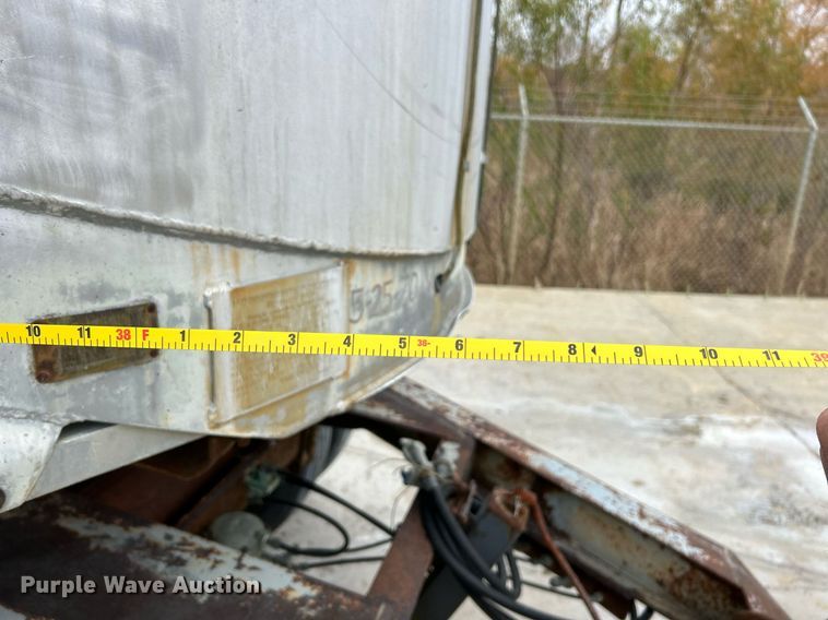 image for item NR9417 1967 Fruehauf TAG-F2-E-DF  tank trailer