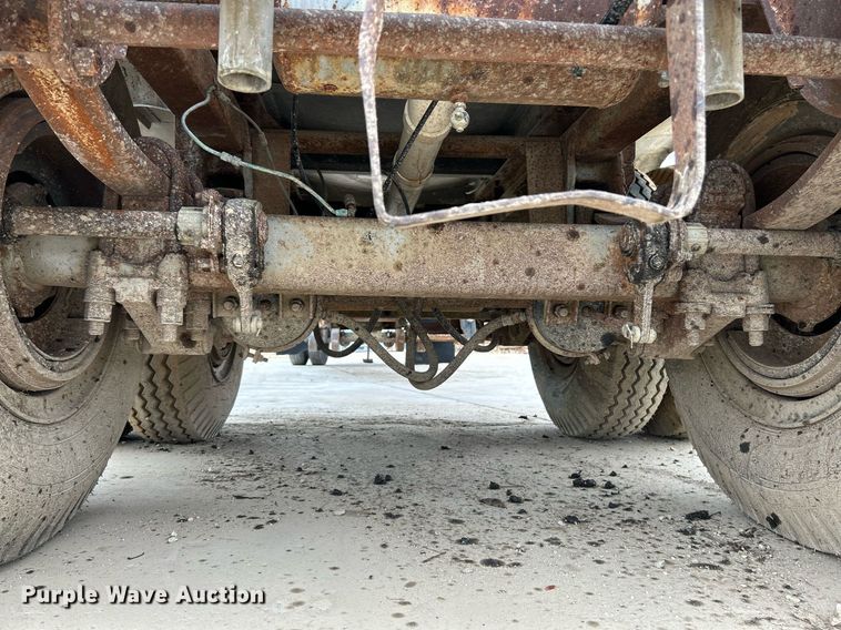 image for item NR9417 1967 Fruehauf TAG-F2-E-DF  tank trailer