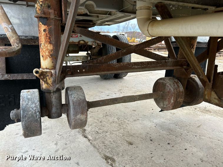 image for item NR9417 1967 Fruehauf TAG-F2-E-DF  tank trailer