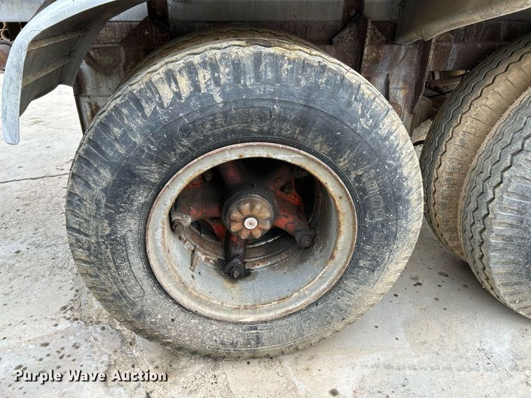 image for item NR9417 1967 Fruehauf TAG-F2-E-DF  tank trailer