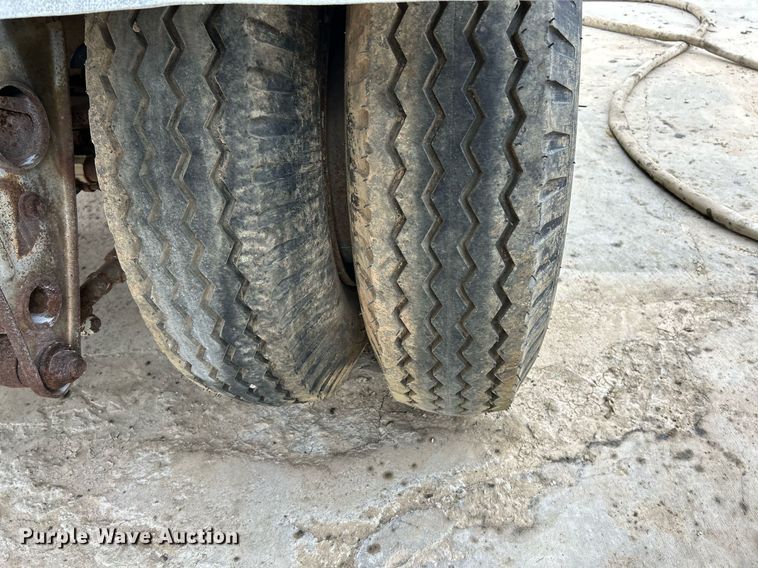 image for item NR9417 1967 Fruehauf TAG-F2-E-DF  tank trailer