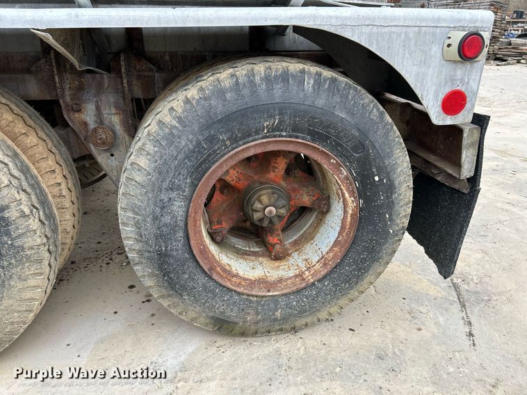 image for item NR9417 1967 Fruehauf TAG-F2-E-DF  tank trailer