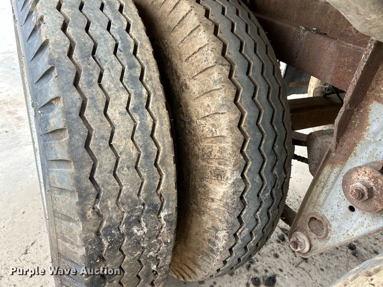 image for item NR9417 1967 Fruehauf TAG-F2-E-DF  tank trailer