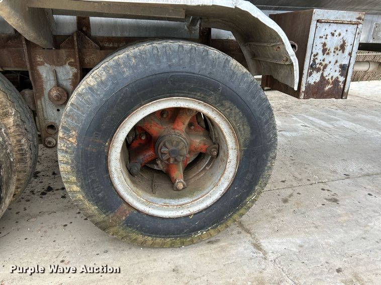 image for item NR9417 1967 Fruehauf TAG-F2-E-DF  tank trailer