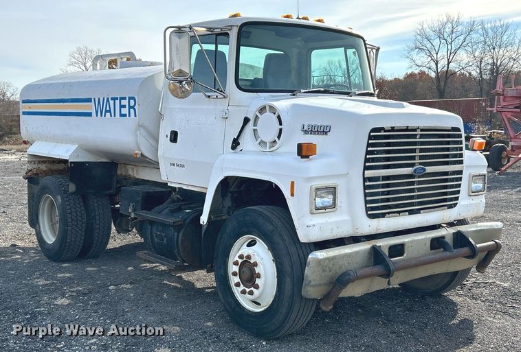 image for item NR9418 1991 Ford L8000  water truck