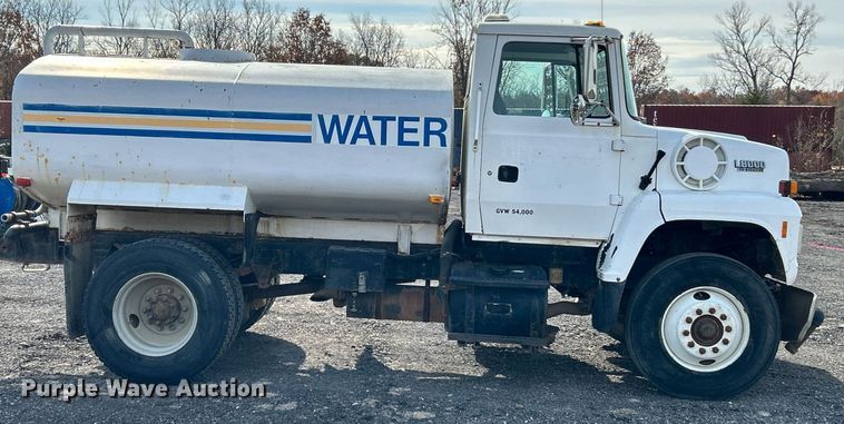 image for item NR9418 1991 Ford L8000  water truck