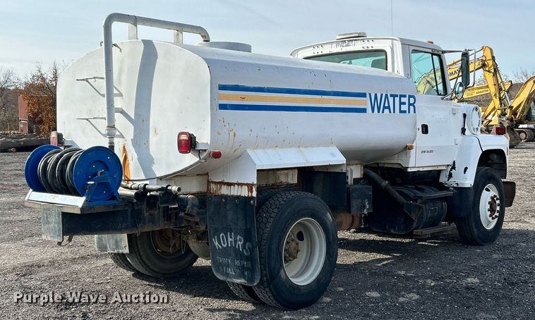 image for item NR9418 1991 Ford L8000  water truck