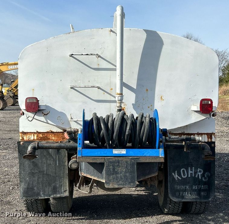 image for item NR9418 1991 Ford L8000  water truck