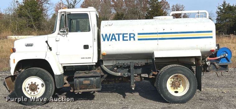 image for item NR9418 1991 Ford L8000  water truck