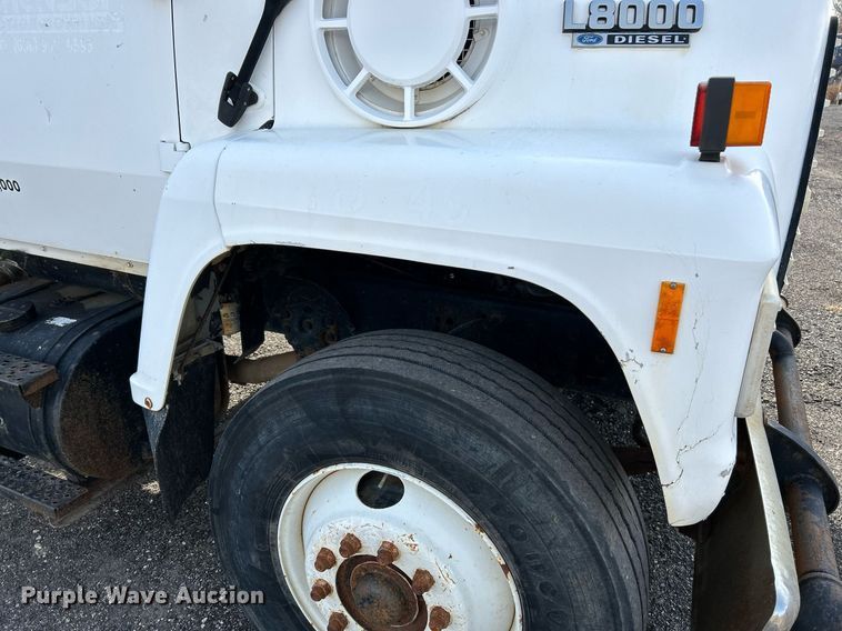 image for item NR9418 1991 Ford L8000  water truck
