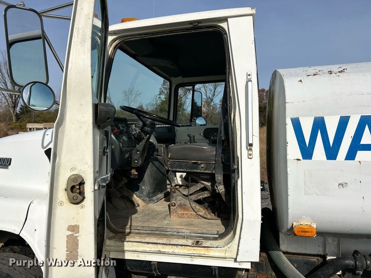 image for item NR9418 1991 Ford L8000  water truck