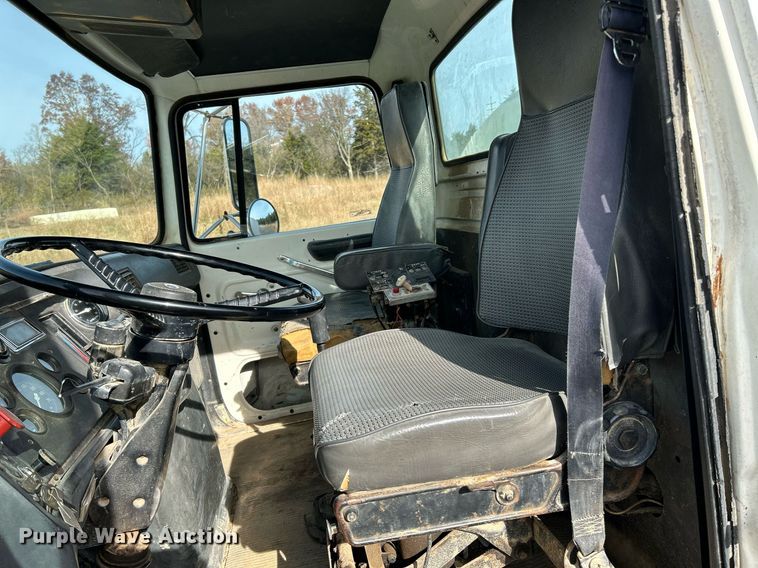 image for item NR9418 1991 Ford L8000  water truck