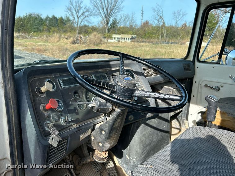 image for item NR9418 1991 Ford L8000  water truck