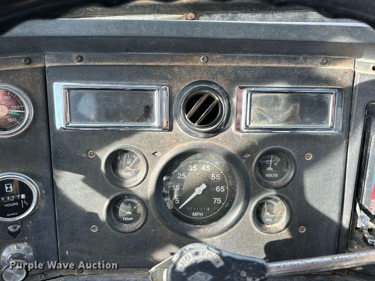 image for item NR9418 1991 Ford L8000  water truck