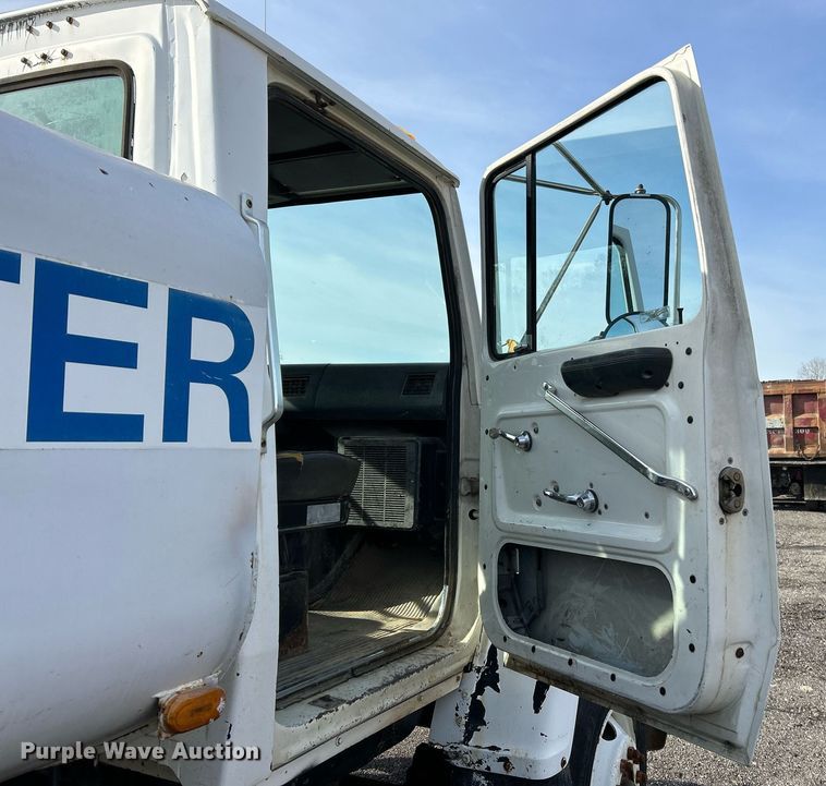 image for item NR9418 1991 Ford L8000  water truck