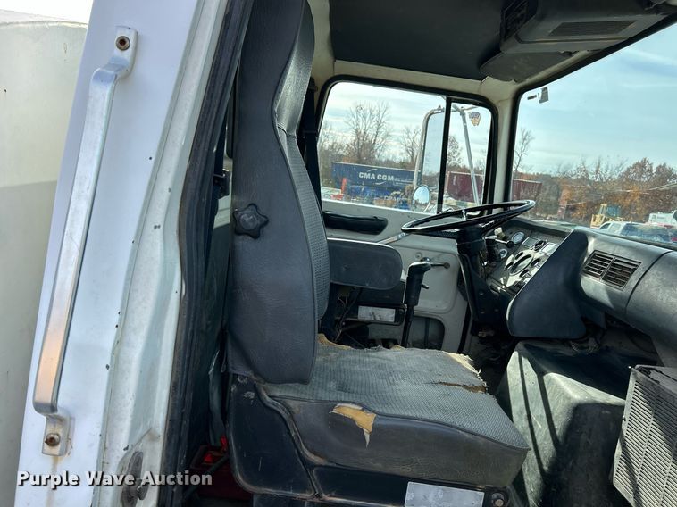 image for item NR9418 1991 Ford L8000  water truck