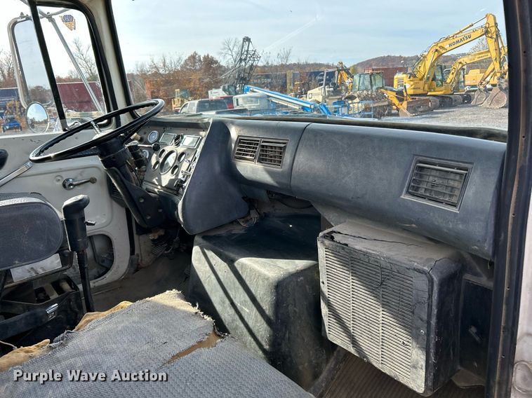 image for item NR9418 1991 Ford L8000  water truck