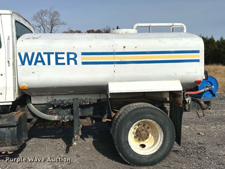 image for item NR9418 1991 Ford L8000  water truck