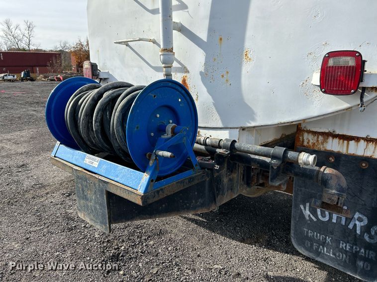 image for item NR9418 1991 Ford L8000  water truck