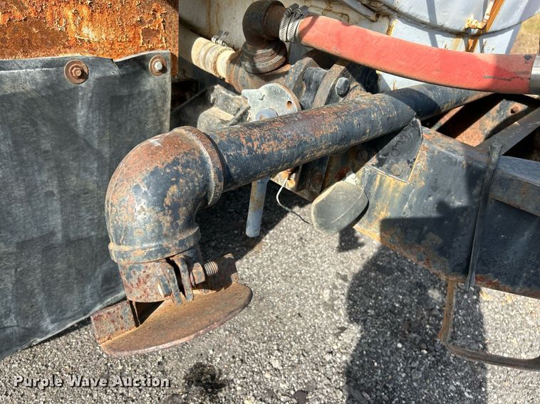 image for item NR9418 1991 Ford L8000  water truck