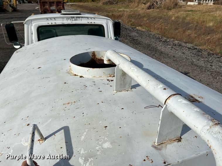 image for item NR9418 1991 Ford L8000  water truck