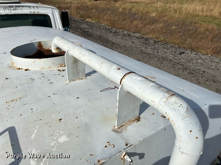 image for item NR9418 1991 Ford L8000  water truck