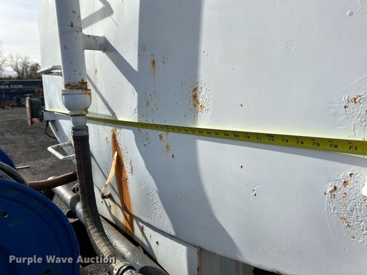 image for item NR9418 1991 Ford L8000  water truck