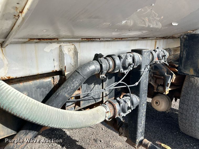 image for item NR9418 1991 Ford L8000  water truck