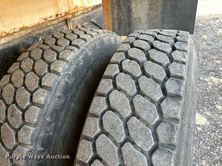 image for item NR9418 1991 Ford L8000  water truck