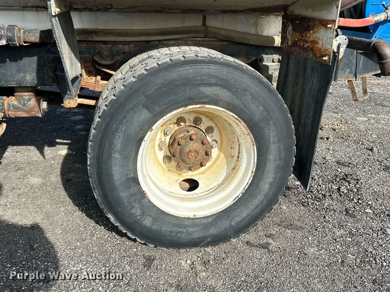 image for item NR9418 1991 Ford L8000  water truck