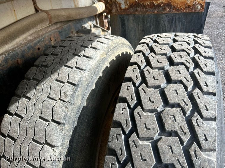 image for item NR9418 1991 Ford L8000  water truck