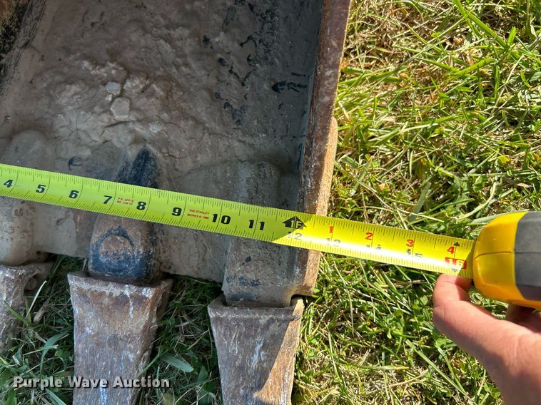 image for item NR9431 2015 John Deere 60G  mini excavator