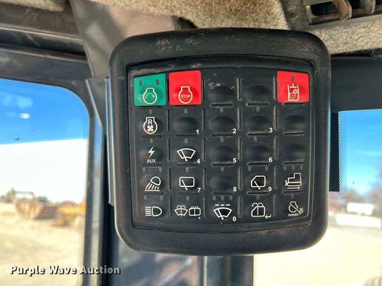 image for item NR9445 2013 John Deere 750K LGP  dozer