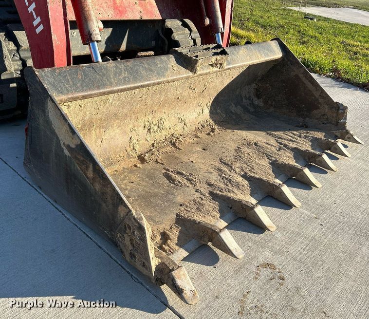 image for item NR9450 2017 Takeuchi TL10V-2  tracked skid steer loader