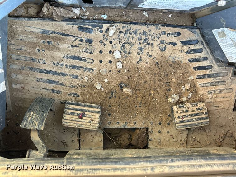 image for item NR9450 2017 Takeuchi TL10V-2  tracked skid steer loader