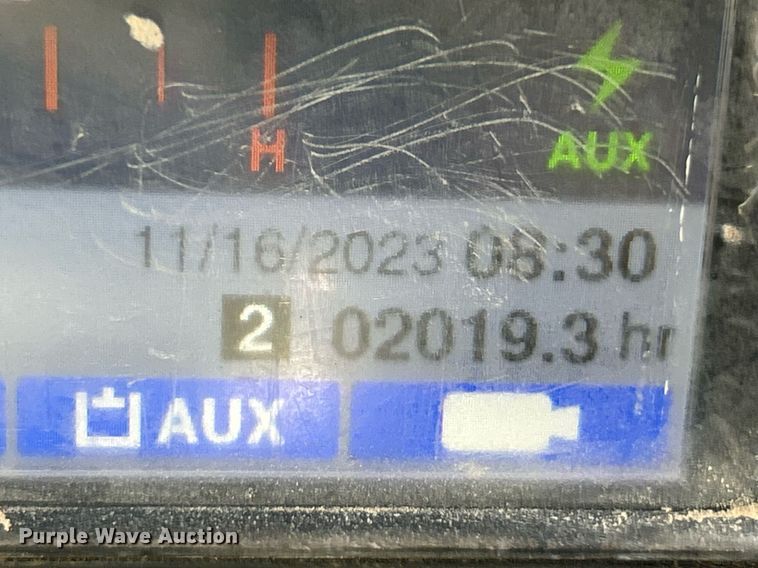 image for item NR9450 2017 Takeuchi TL10V-2  tracked skid steer loader