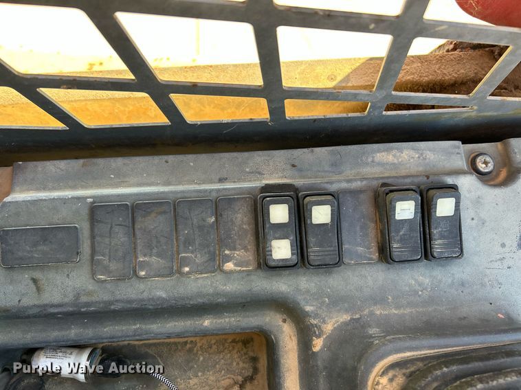 image for item NR9450 2017 Takeuchi TL10V-2  tracked skid steer loader