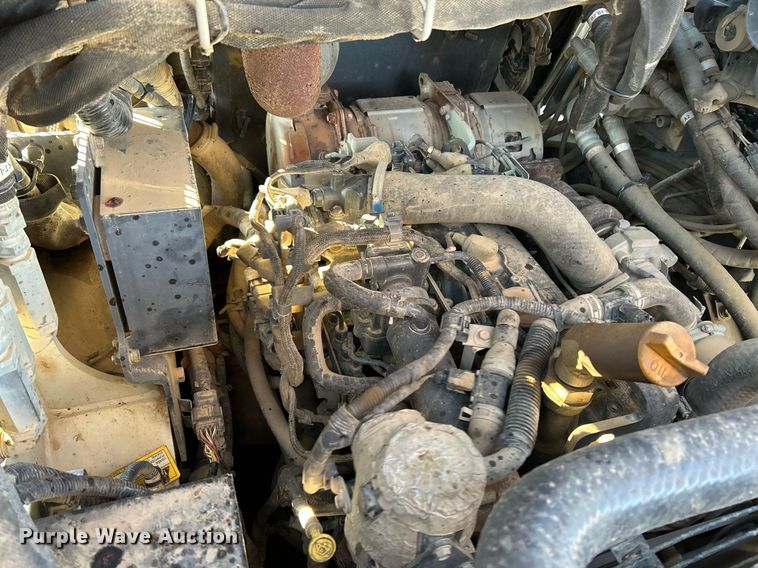 image for item NR9450 2017 Takeuchi TL10V-2  tracked skid steer loader