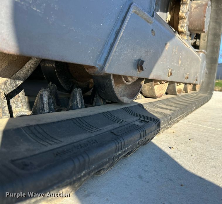 image for item NR9450 2017 Takeuchi TL10V-2  tracked skid steer loader