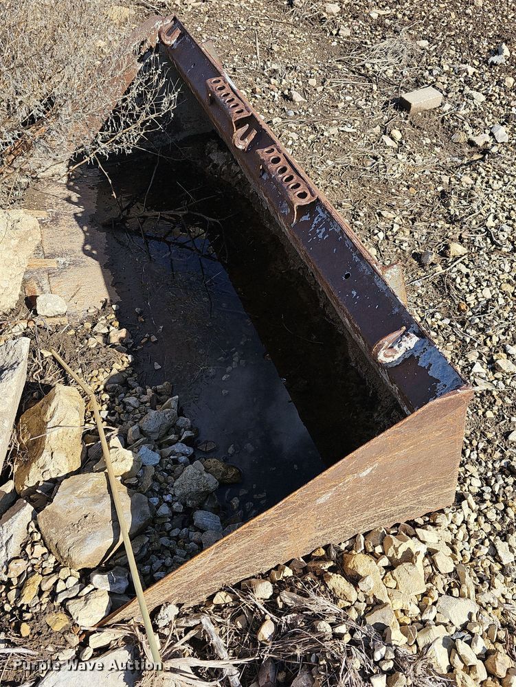 image for item NX9624 Skid steer bucket