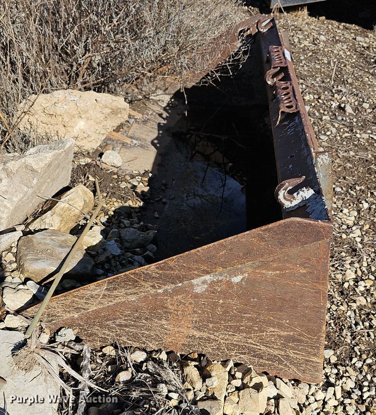 image for item NX9624 Skid steer bucket