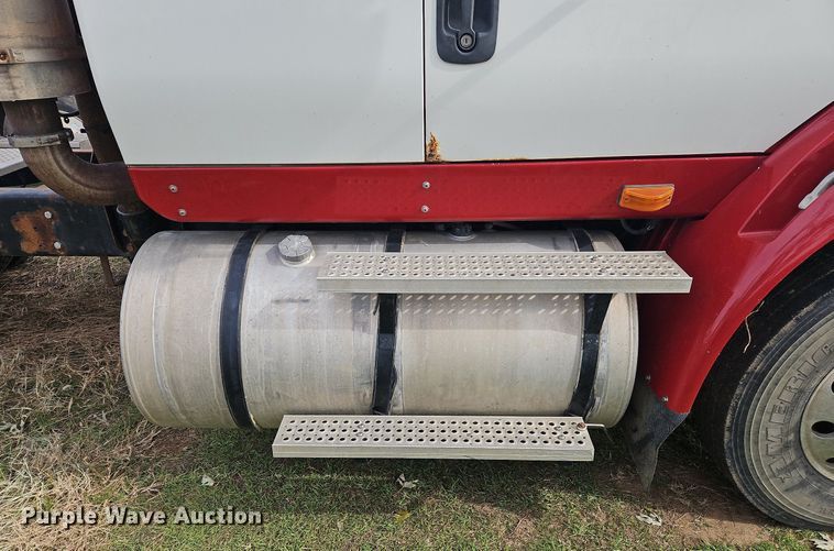 image for item NZ9048 2009 International TranStar 8500  semi truck