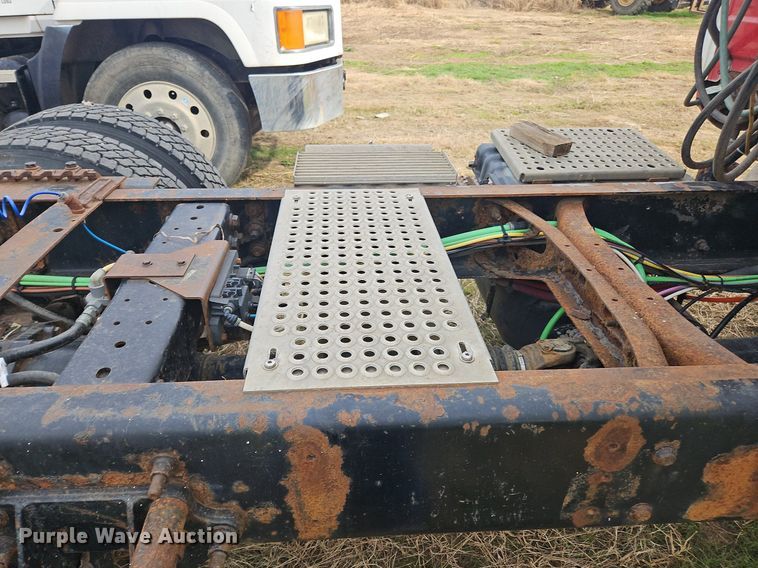 image for item NZ9048 2009 International TranStar 8500  semi truck
