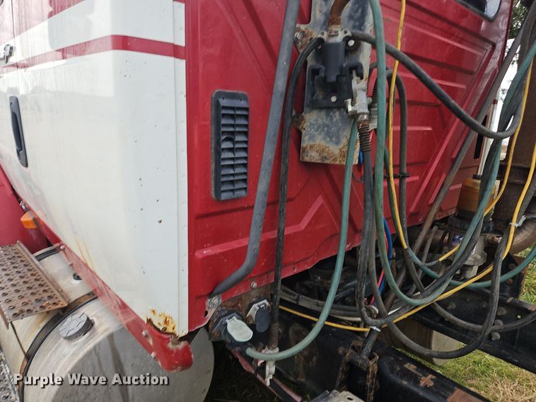 image for item NZ9048 2009 International TranStar 8500  semi truck