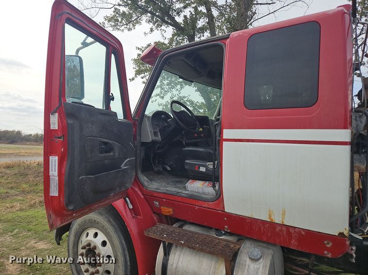 image for item NZ9048 2009 International TranStar 8500  semi truck