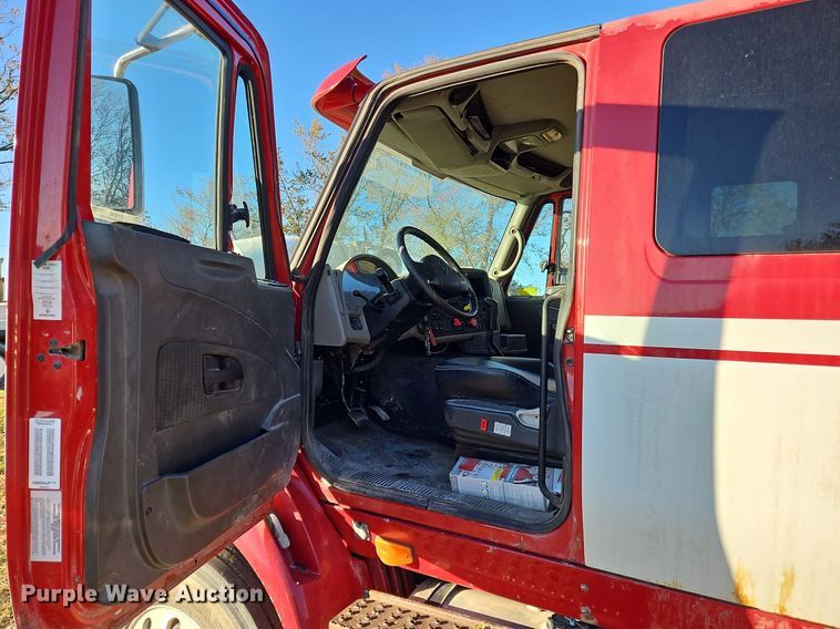 image for item NZ9048 2009 International TranStar 8500  semi truck