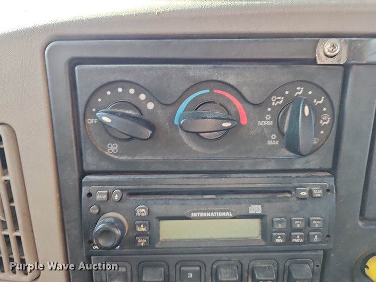 image for item NZ9048 2009 International TranStar 8500  semi truck